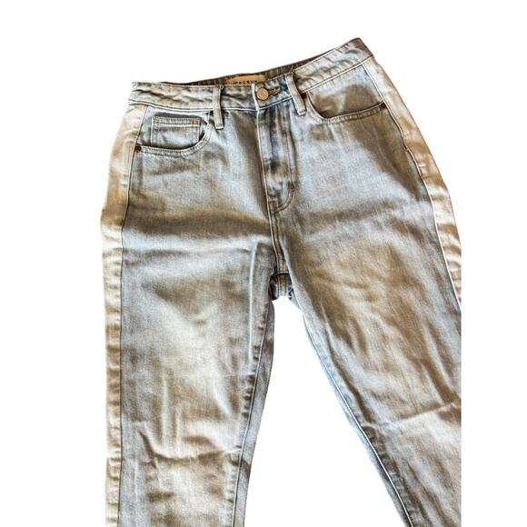 PacSun “Mom Jean” size 26 light wash with raw edges - Picture 3 of 9